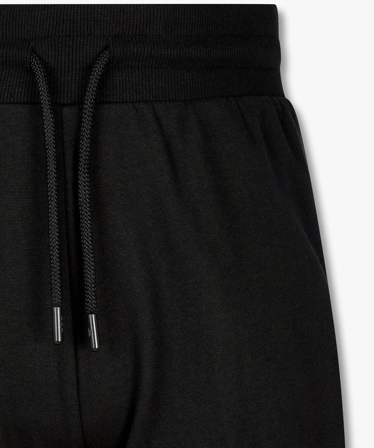 엠포리오 아르마니 언더웨어(EMPORIO ARMANI UNDERWEAR) 남성 자수 로고 라운지 트랙 팬츠_블랙 0816332002