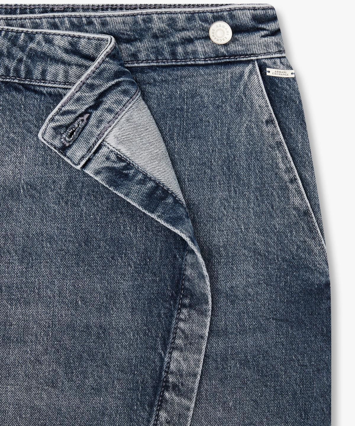 아르마니 익스체인지(ARMANI EXCHANGE) 여성 메탈 로고 랩 데님 스커트 _블루_A425142506