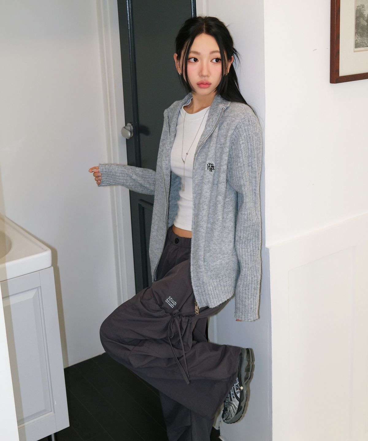 무아무아(MUAHMUAH) 사이드 리본 스트링 카고 포켓 밴딩팬츠 [차콜]