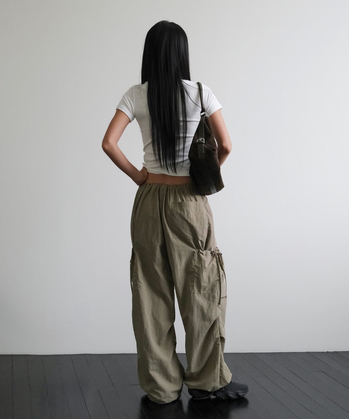 무아무아(MUAHMUAH) 사이드 리본 스트링 카고 포켓 밴딩팬츠 [베이지]