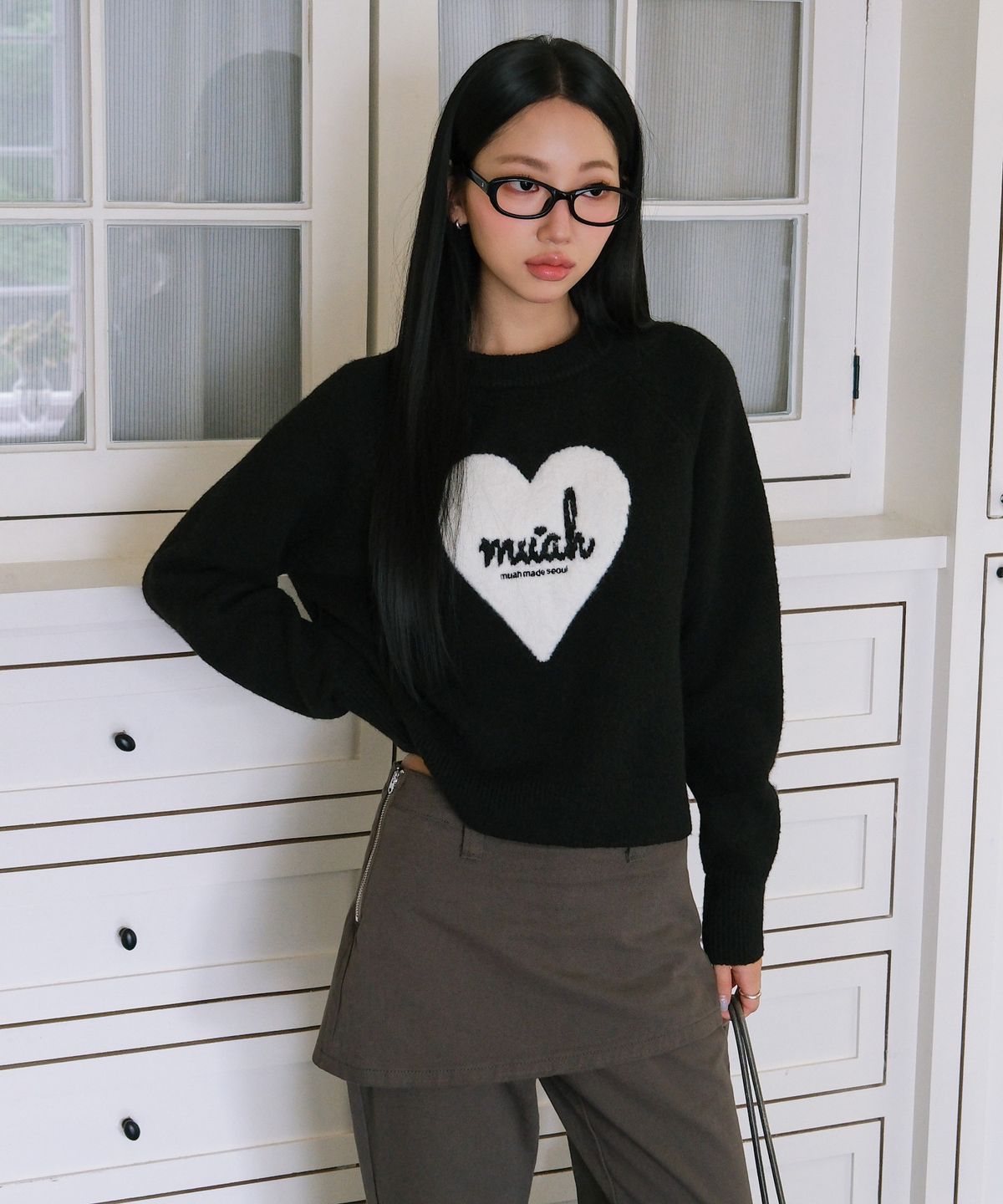 무아무아(MUAHMUAH) 하트 자카드 래글런 니트 [블랙]