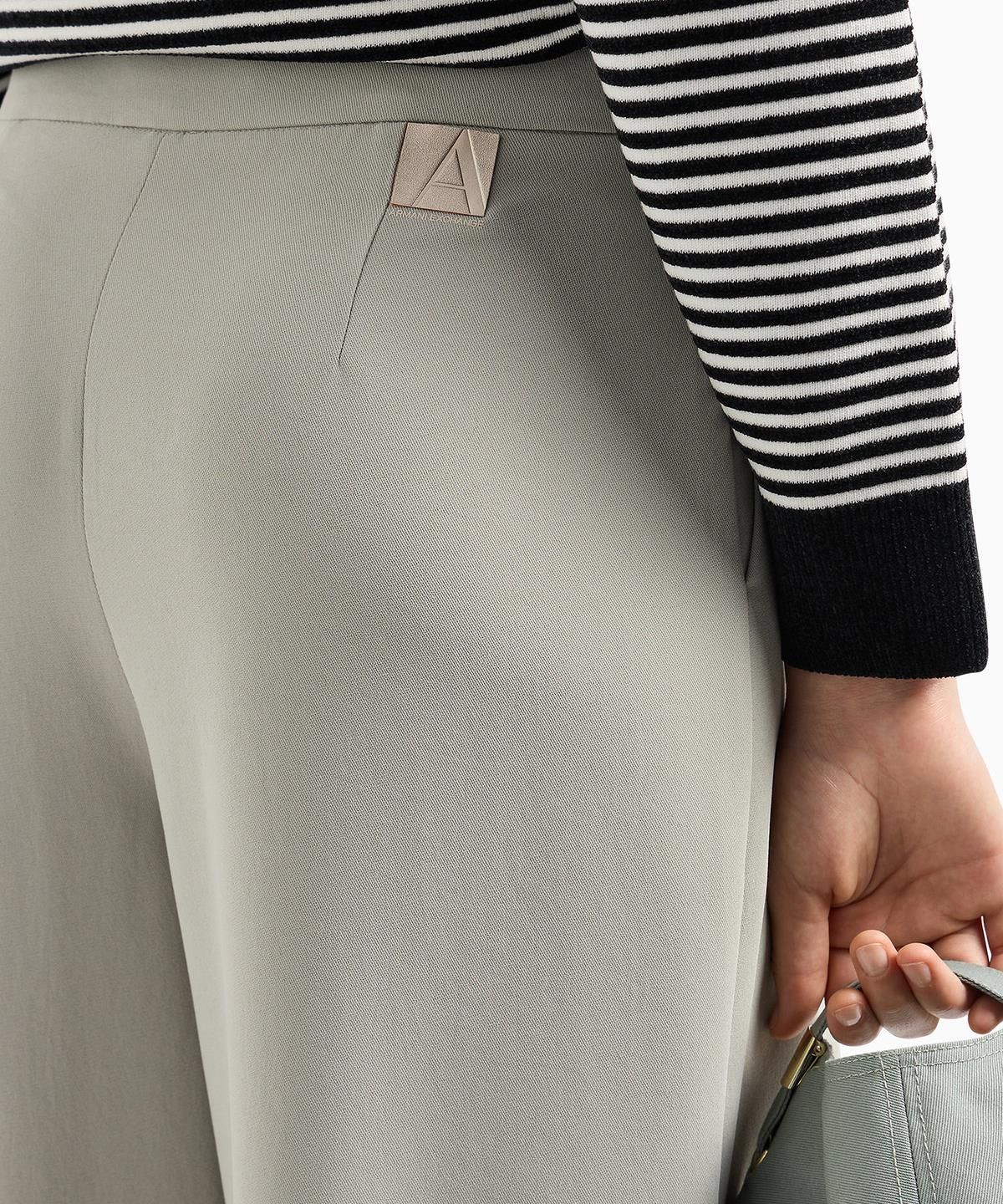아르마니 익스체인지(ARMANI EXCHANGE) 여성 투 턱 플리티드 버뮤다 쇼츠 _라이트 그린_A424341507