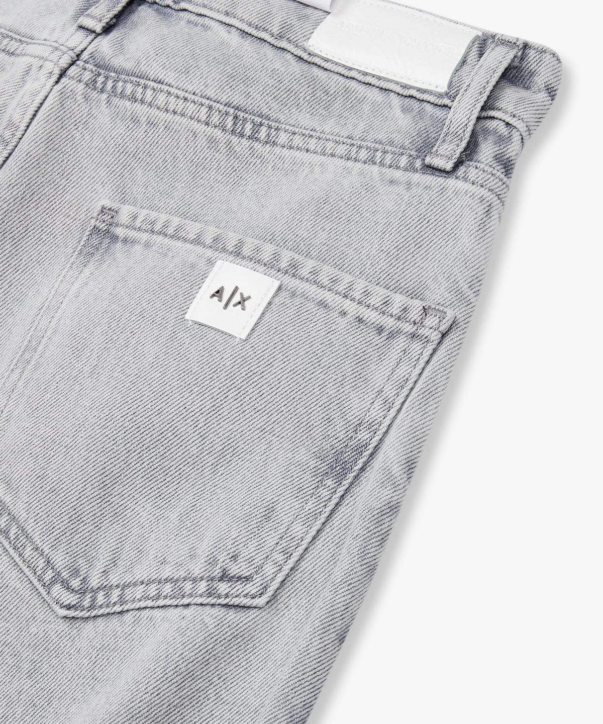 아르마니 익스체인지(ARMANI EXCHANGE) 여성 워시드 자수 로고 데님 진 _라이트 인디고_A424340507