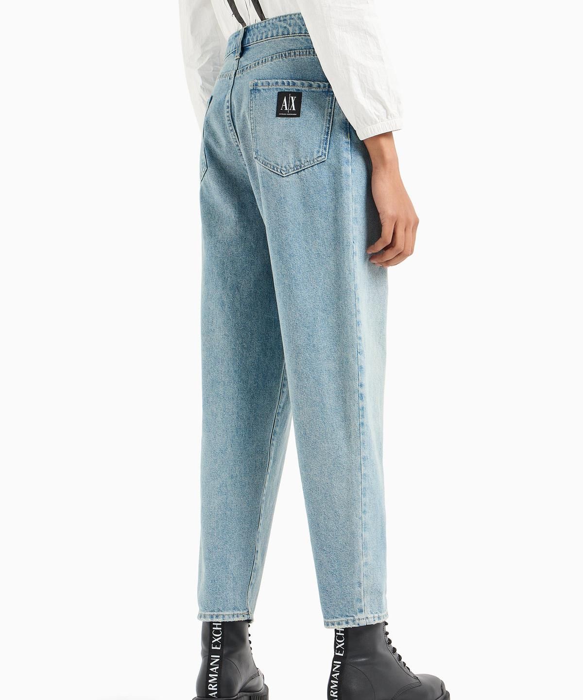 아르마니 익스체인지(ARMANI EXCHANGE) 여성 백 로고 패치 데님 팬츠 _라이트 블루_A424340510