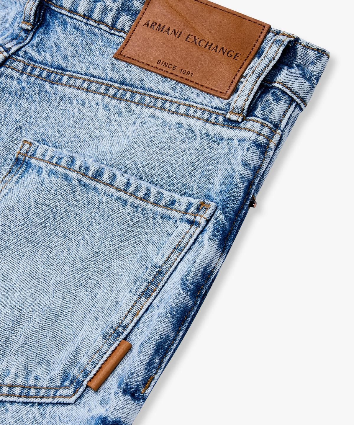 아르마니 익스체인지(ARMANI EXCHANGE) 여성 미드라이즈 캐럿 핏 데님 팬츠 _블루_A425140505