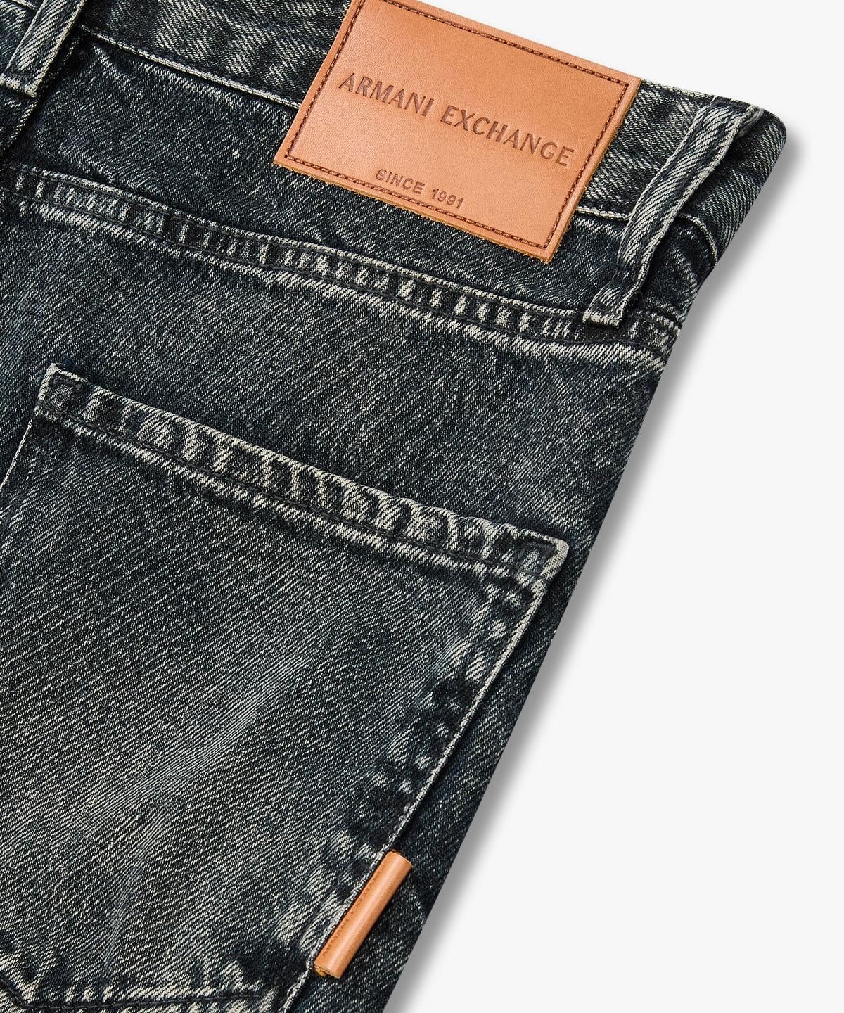 아르마니 익스체인지(ARMANI EXCHANGE) 여성 패치 디테일 보이프렌드 데님 팬츠 _다크블루_A425340501