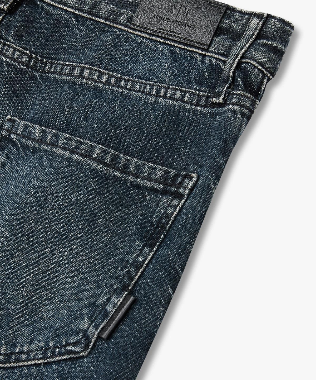 아르마니 익스체인지(ARMANI EXCHANGE) 여성 워싱 디테일 크롭 데님 팬츠 _다크블루_A425340504