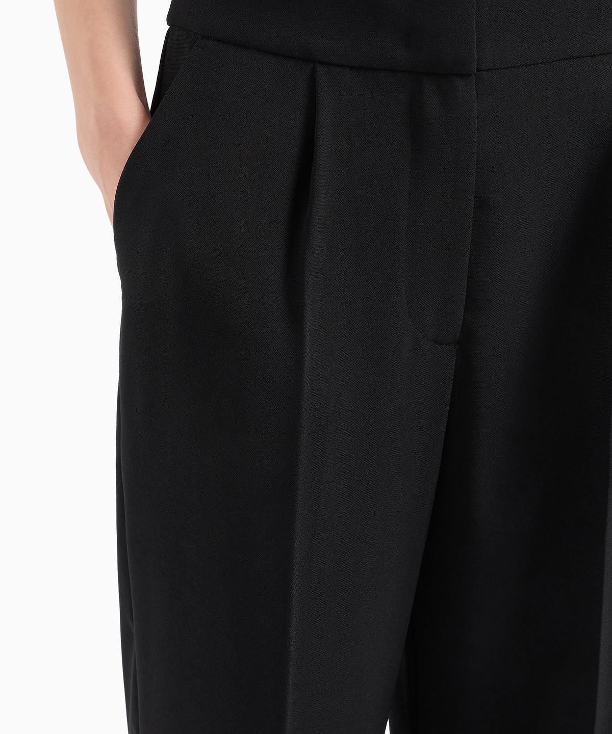 아르마니 익스체인지(ARMANI EXCHANGE) 여성 원 턱 플리티드 롤업 팬츠 _블랙_A424341500