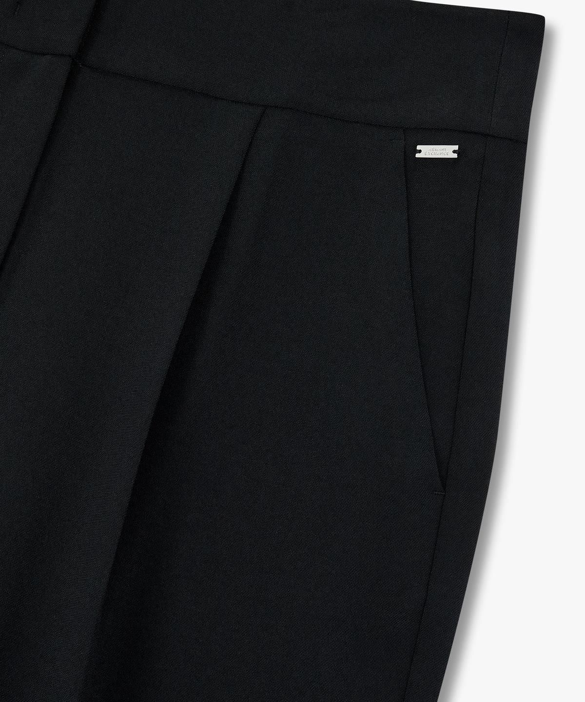 아르마니 익스체인지(ARMANI EXCHANGE) 여성 원 턱 플리티드 롤업 팬츠 _블랙_A424341500