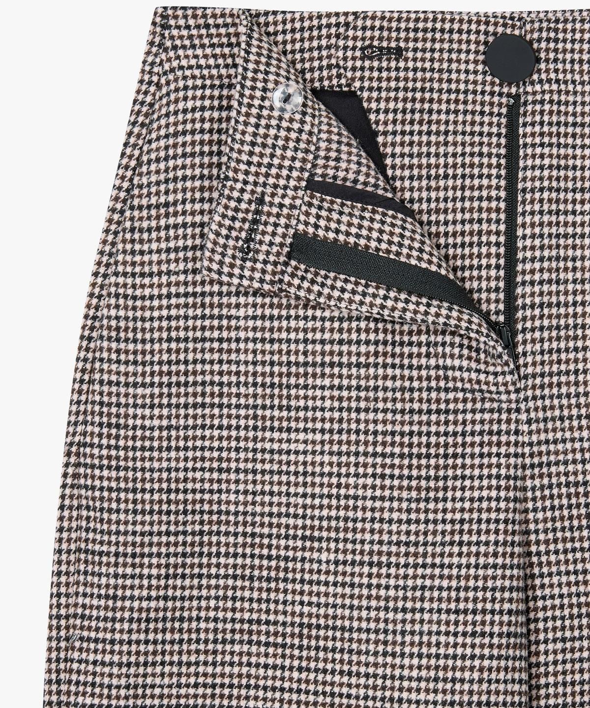 아르마니 익스체인지(ARMANI EXCHANGE) 여성 빅 버튼 클로저 테이퍼드 팬츠 _다크 브라운_A424341503