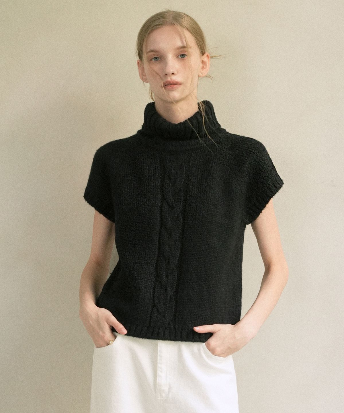 블레티(VLETI) Wool Twist Turtle-neck Half Knit (black)