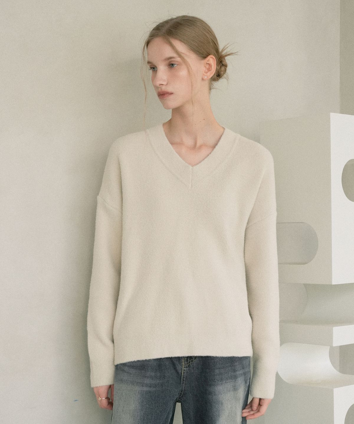블레티(VLETI) V-neck Reverse Knit (gray beige)