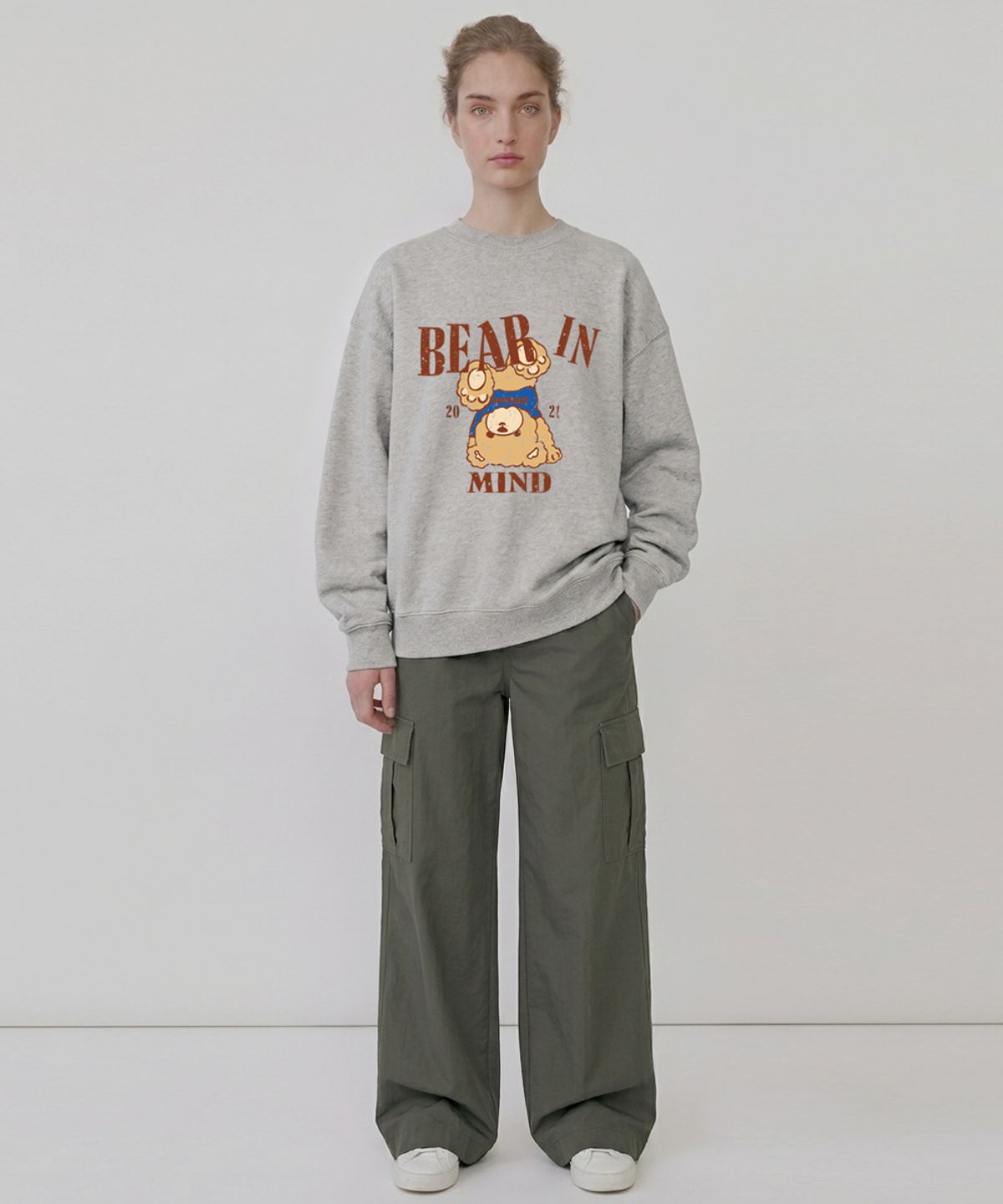 엠블룩(AMBLELOOK) 레귤러 스웨트셔츠 BEAR IN MIND (3color)