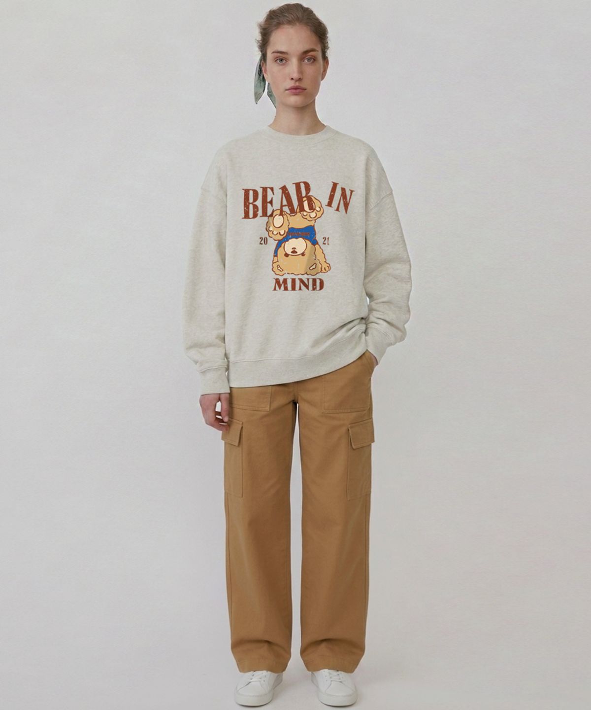 엠블룩(AMBLELOOK) 레귤러 스웨트셔츠 BEAR IN MIND (3color)