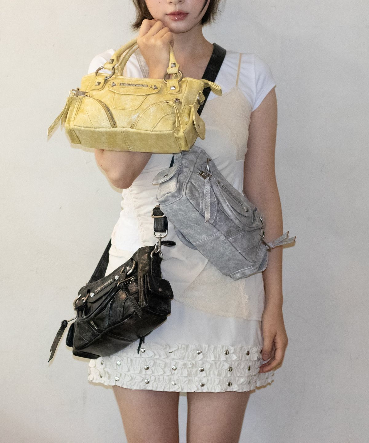 이우가마카라스(IUGAMAKARAS) Studded Leather Micro Shoulder Bag (Yellow)