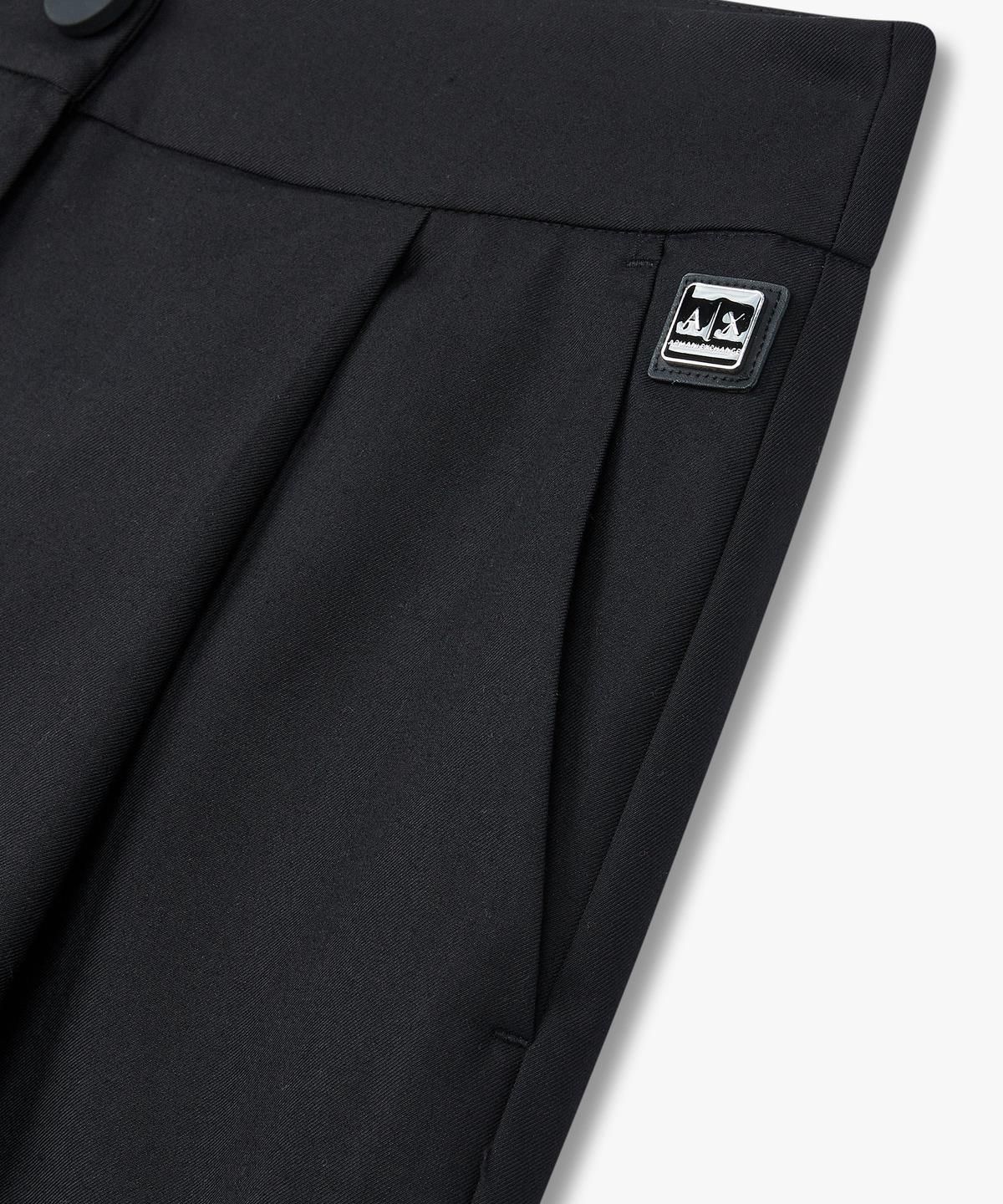 아르마니 익스체인지(ARMANI EXCHANGE) 여성 로고 패치 원 턱 플리츠 팬츠 _블랙_A425141506