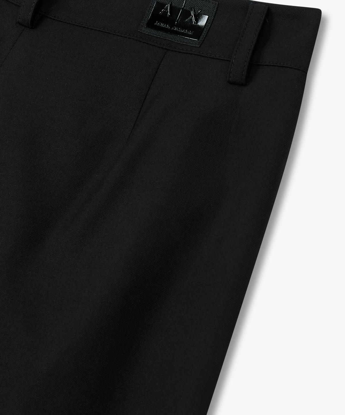 아르마니 익스체인지(ARMANI EXCHANGE) 여성 로고 버튼 디테일 원 턱 팬츠 _블랙_A425341510