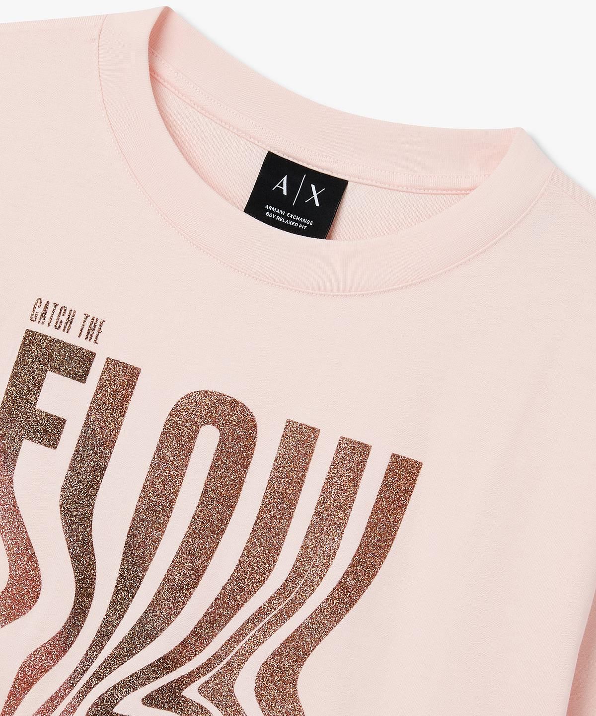 아르마니 익스체인지(ARMANI EXCHANGE) 여성 롱 글리터 로고 크루넥 티셔츠 _코랄_A426130507