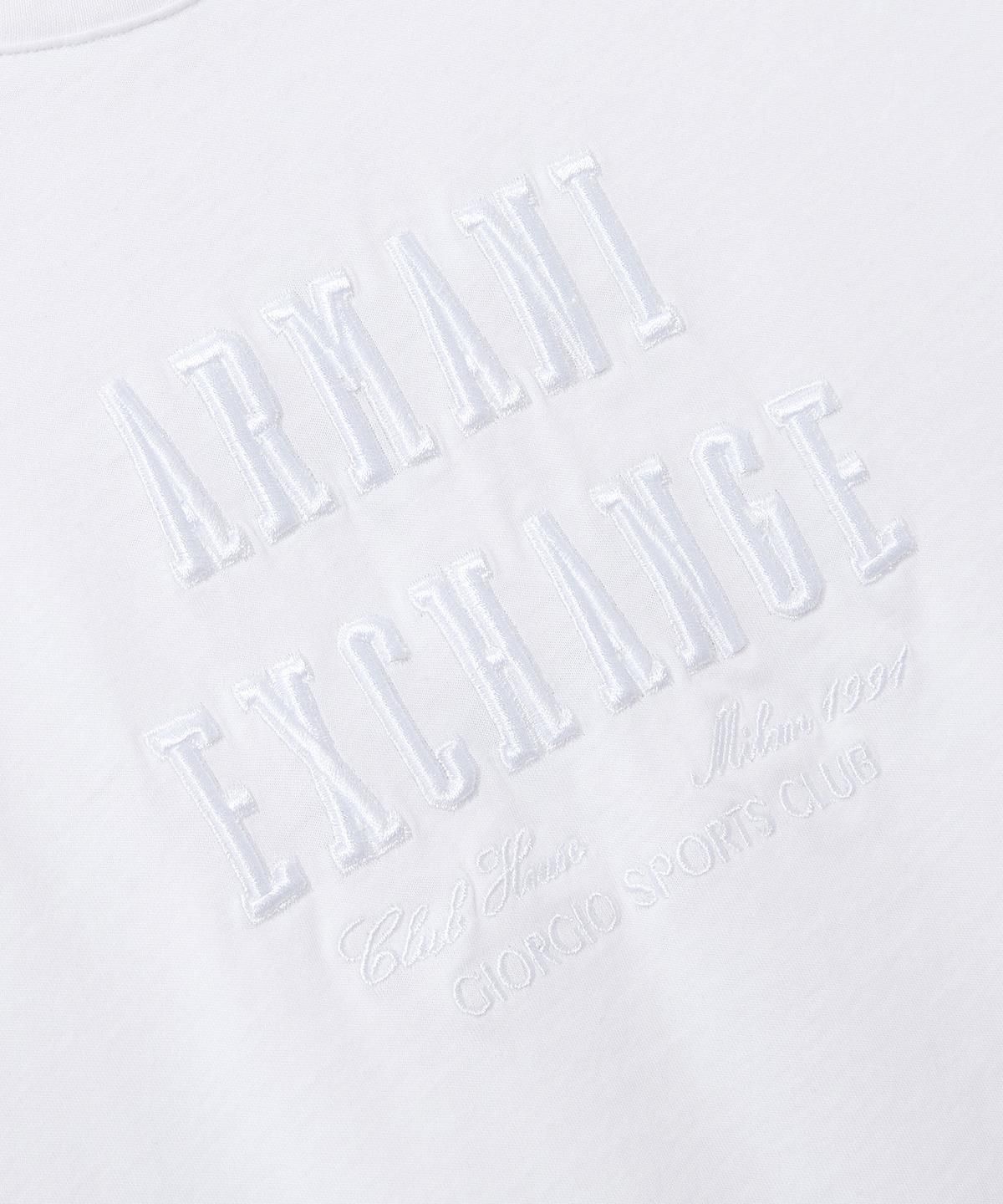 아르마니 익스체인지(ARMANI EXCHANGE) 여성 엠보 로고 크루넥 티셔츠 _화이트_A426130521