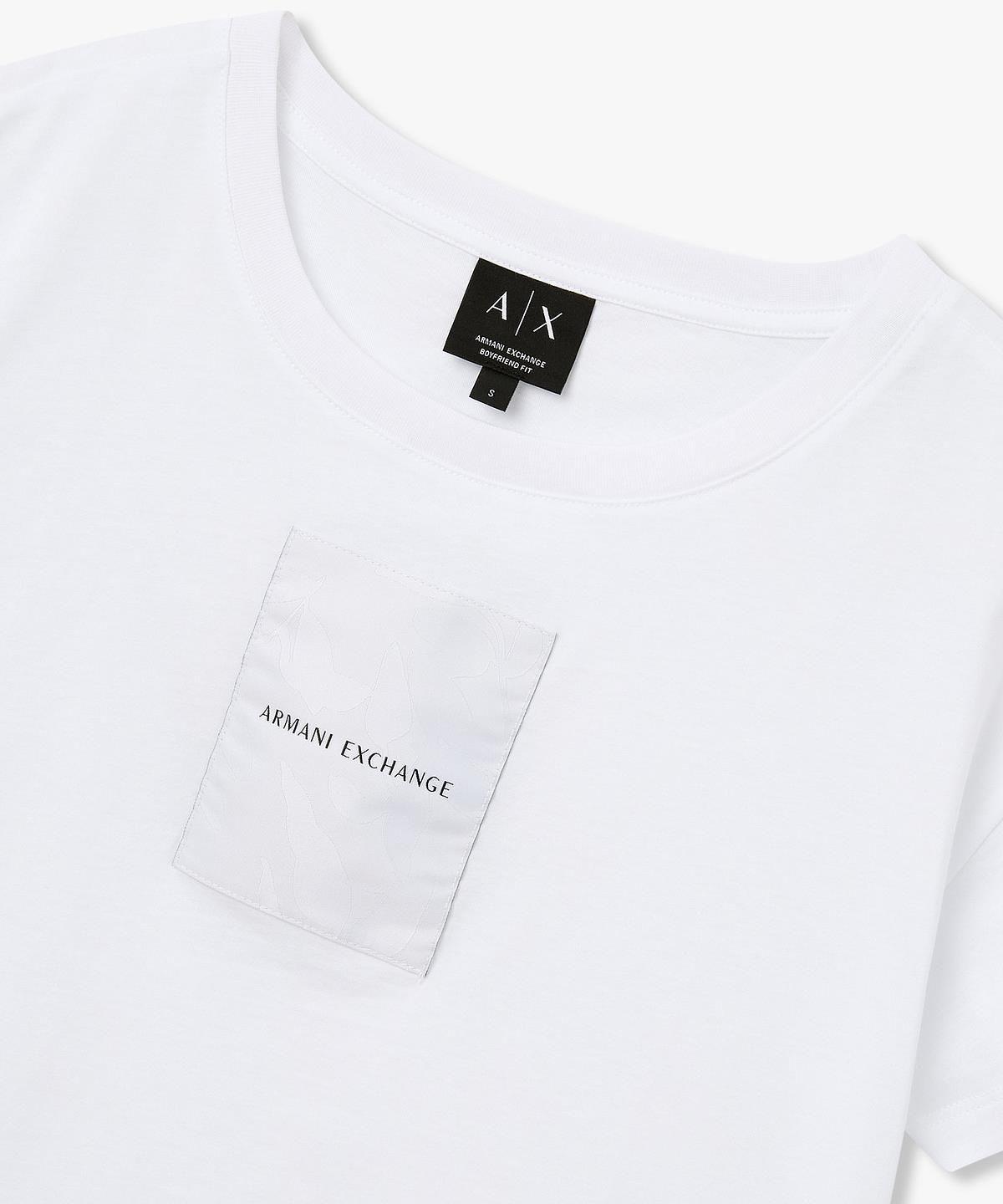 아르마니 익스체인지(ARMANI EXCHANGE) 여성 로고 패치 레귤러 핏 티셔츠 _화이트_A426130525
