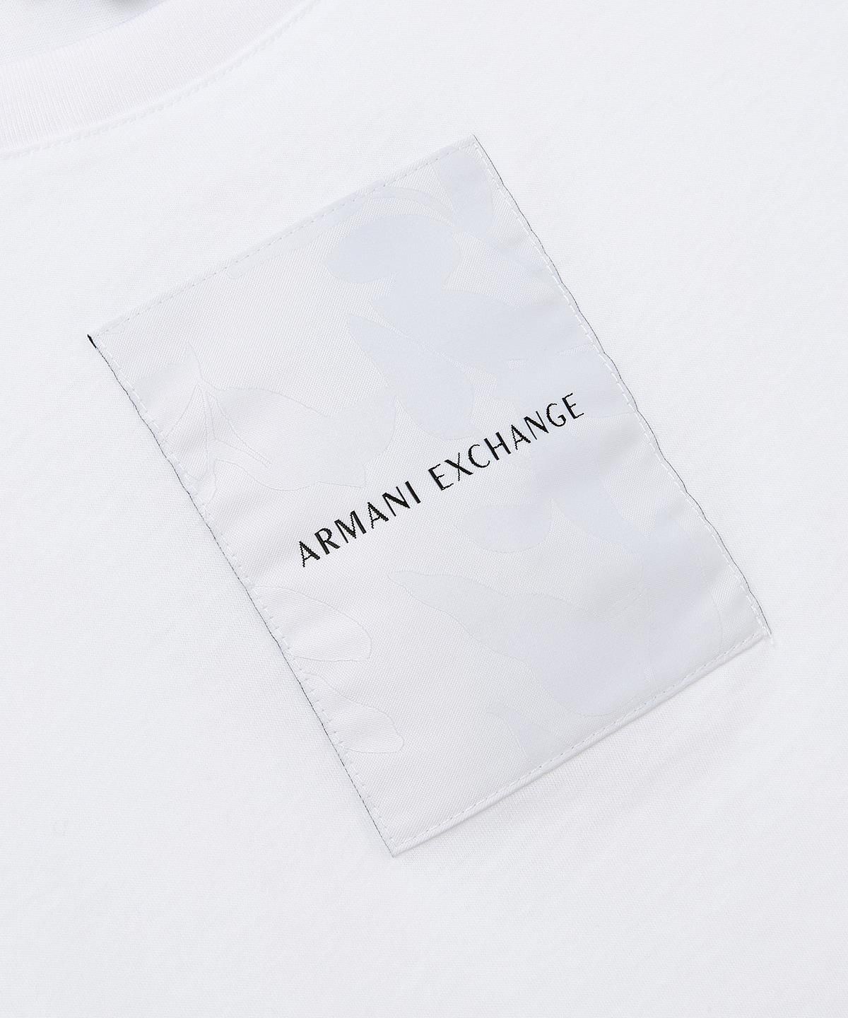 아르마니 익스체인지(ARMANI EXCHANGE) 여성 로고 패치 레귤러 핏 티셔츠 _화이트_A426130525