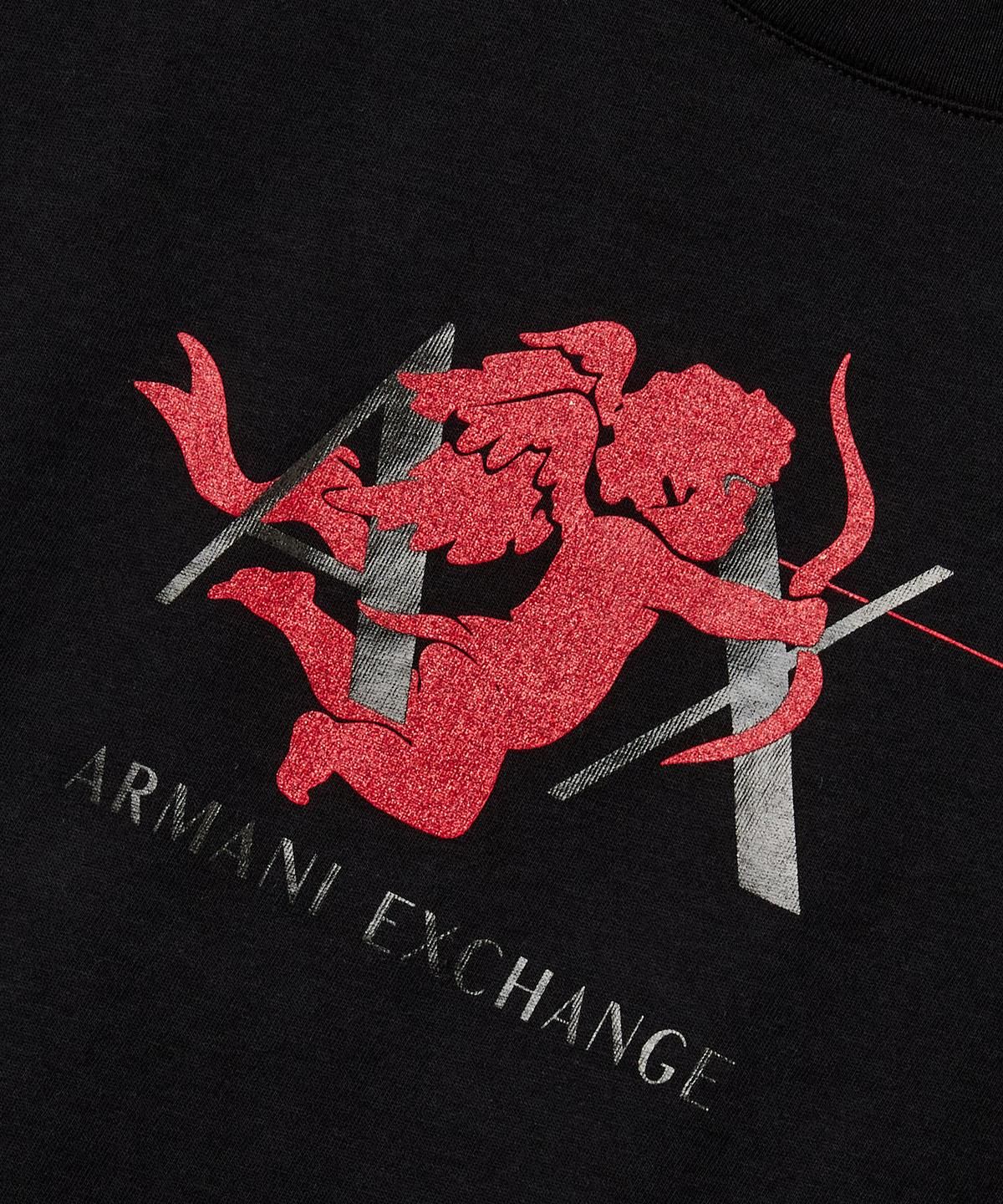 아르마니 익스체인지(ARMANI EXCHANGE) 여성 큐피트 앤 로고 프린트 티셔츠 _블랙_A426130513