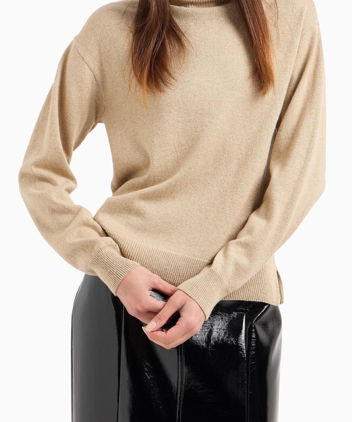 아르마니 익스체인지(ARMANI EXCHANGE) 여성 글리터 모크넥 니트 풀오버 _골드_A424332518