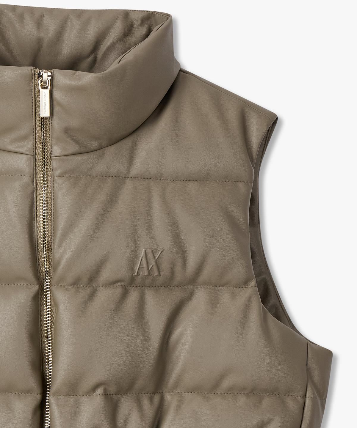 아르마니 익스체인지(ARMANI EXCHANGE) 여성 하이넥 페이크 레더 패딩 베스트 _카키 브라운_A425310508