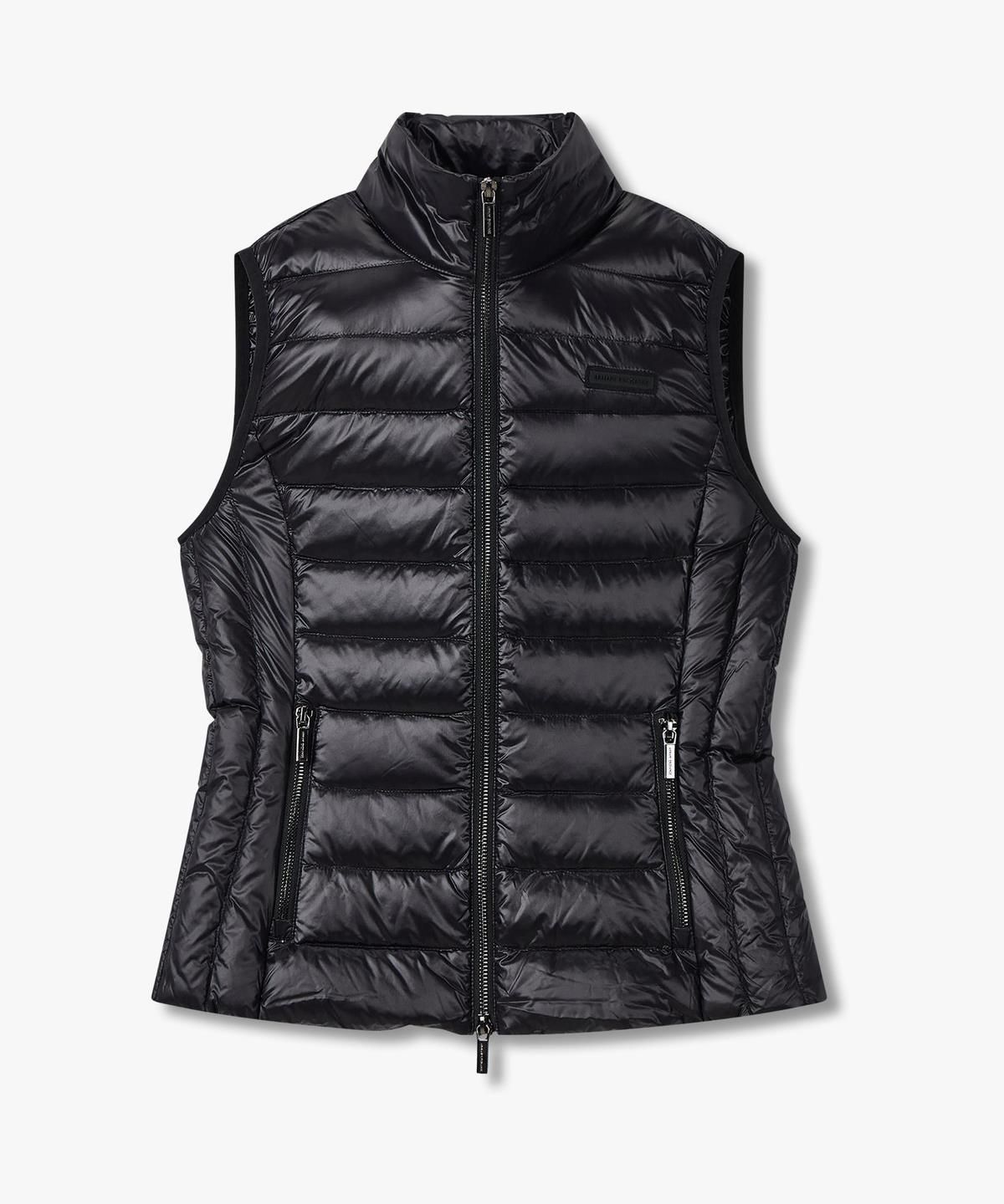 아르마니 익스체인지(ARMANI EXCHANGE) 여성 로고 패치 다운 패딩 베스트 _블랙_A425310602