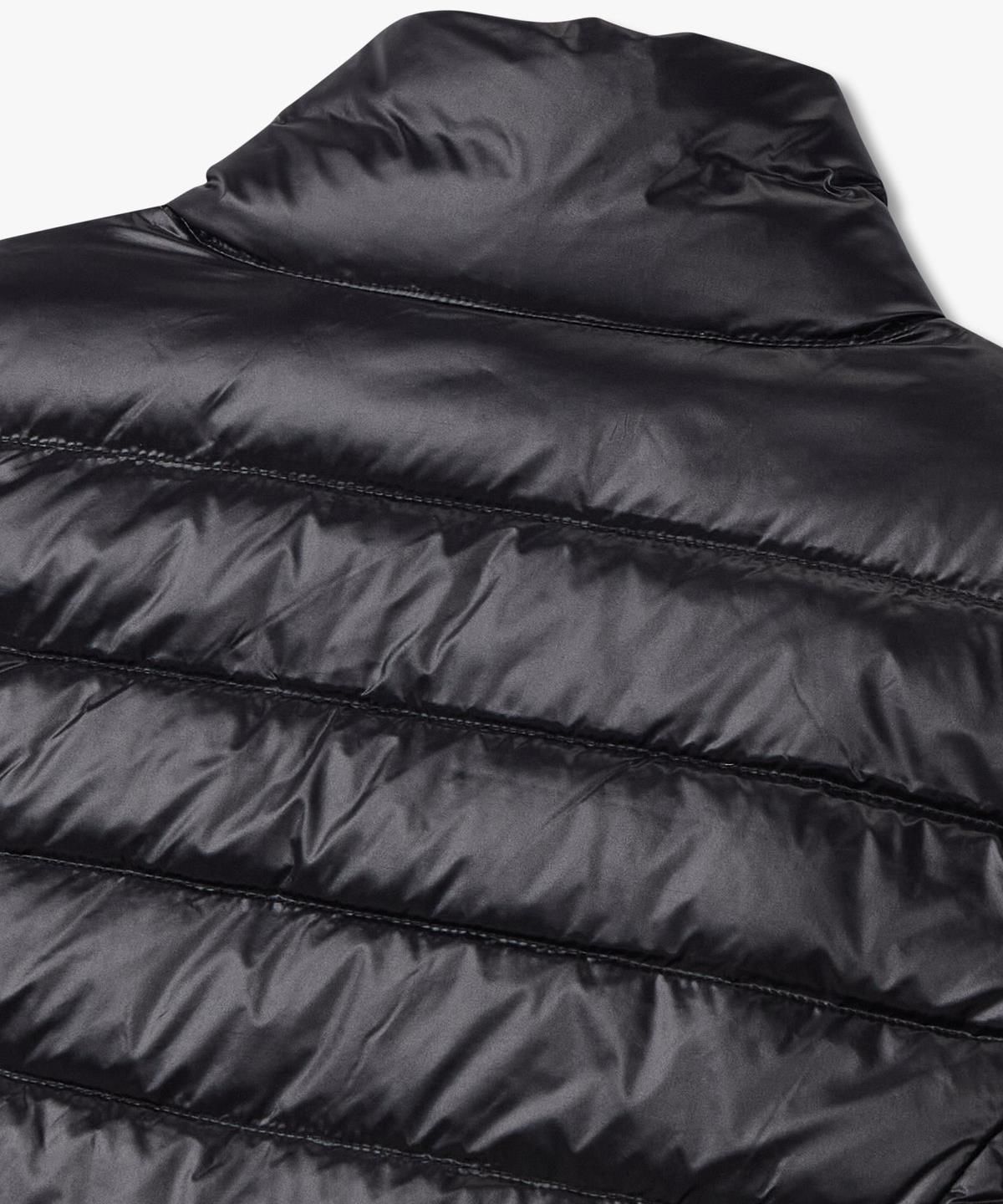 아르마니 익스체인지(ARMANI EXCHANGE) 여성 로고 패치 다운 패딩 베스트 _블랙_A425310602