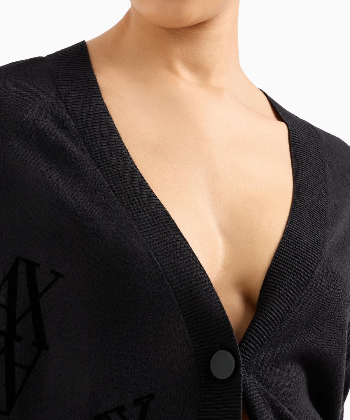 아르마니 익스체인지(ARMANI EXCHANGE) 여성 플록 로고 래글런 가디건 _블랙_A424332500