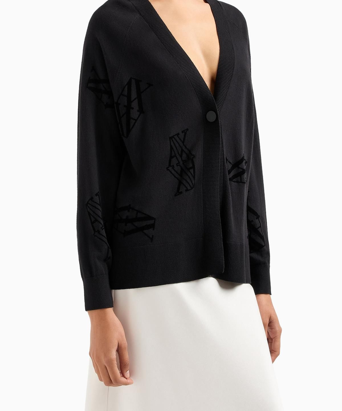 아르마니 익스체인지(ARMANI EXCHANGE) 여성 플록 로고 래글런 가디건 _블랙_A424332500