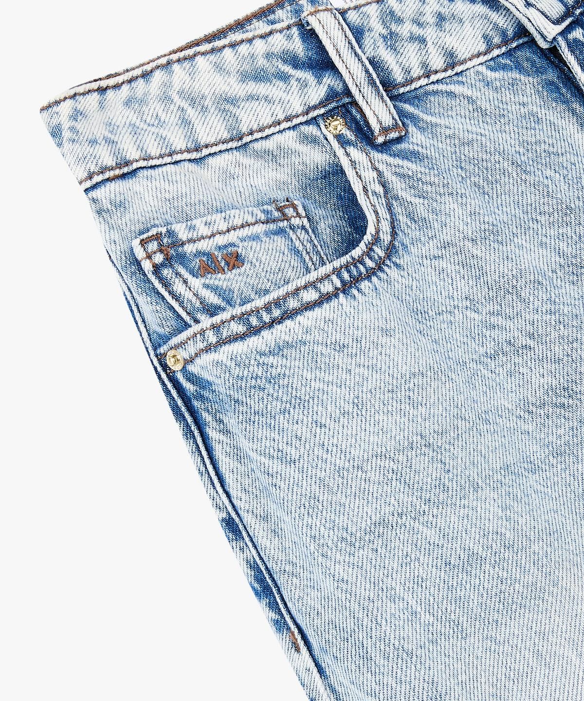 아르마니 익스체인지(ARMANI EXCHANGE) 여성 로고 자수 하이라이즈 릴렉스트 진 _블루_A426140505