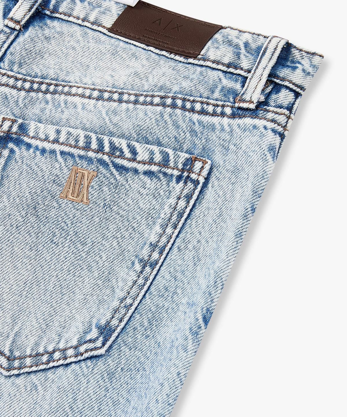 아르마니 익스체인지(ARMANI EXCHANGE) 여성 로고 자수 하이라이즈 릴렉스트 진 _블루_A426140505
