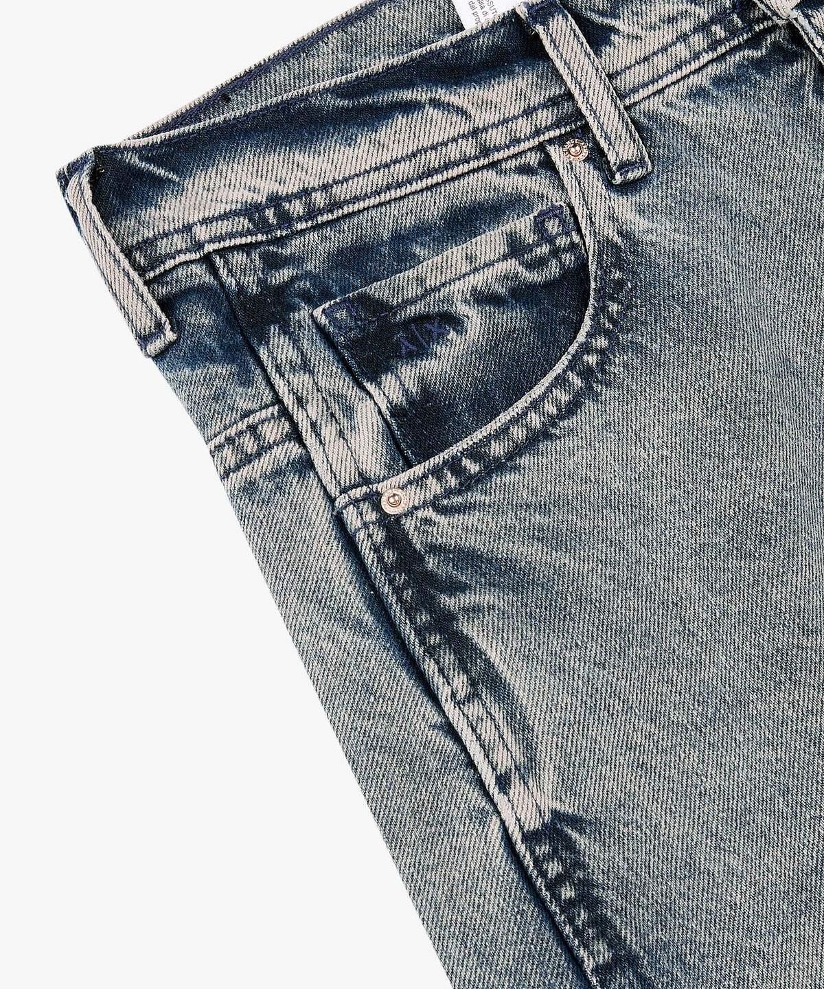 아르마니 익스체인지(ARMANI EXCHANGE) 여성 슬라우치 백 버클 로우라이즈 진 _블루_A426140508