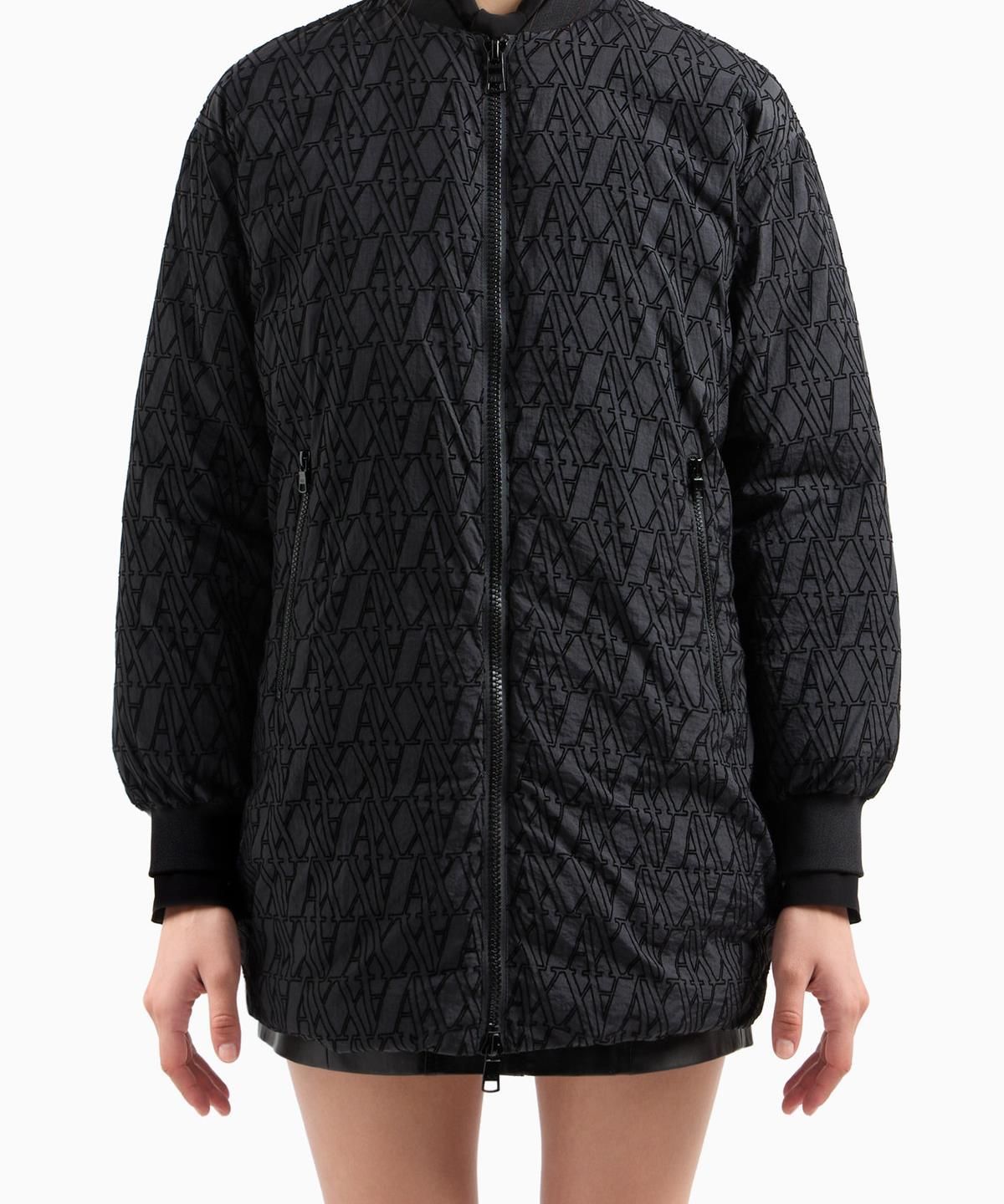 아르마니 익스체인지(ARMANI EXCHANGE) 여성 플록 로고 패턴 패디드 코트 _블랙_A424310510