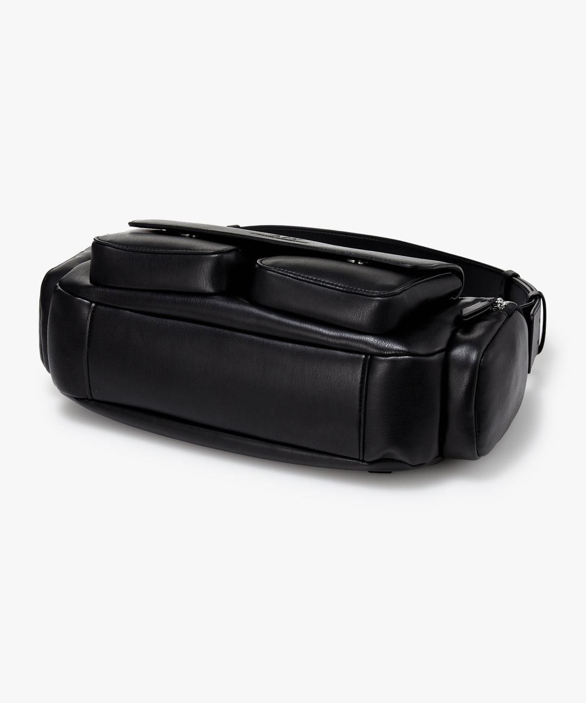아르마니 익스체인지(ARMANI EXCHANGE) 여성 멀티 포켓 소프트 미디엄 숄더백 _블랙_A425170512
