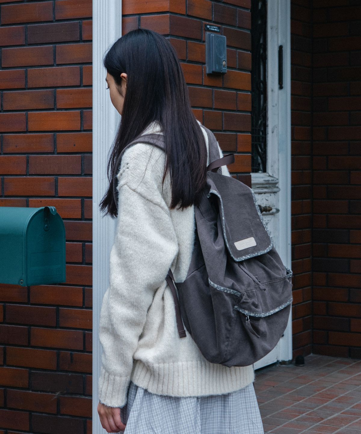 오헤시오(OHESHIO) CONTRAST BACKPACK, CHARCOAL FLORAL