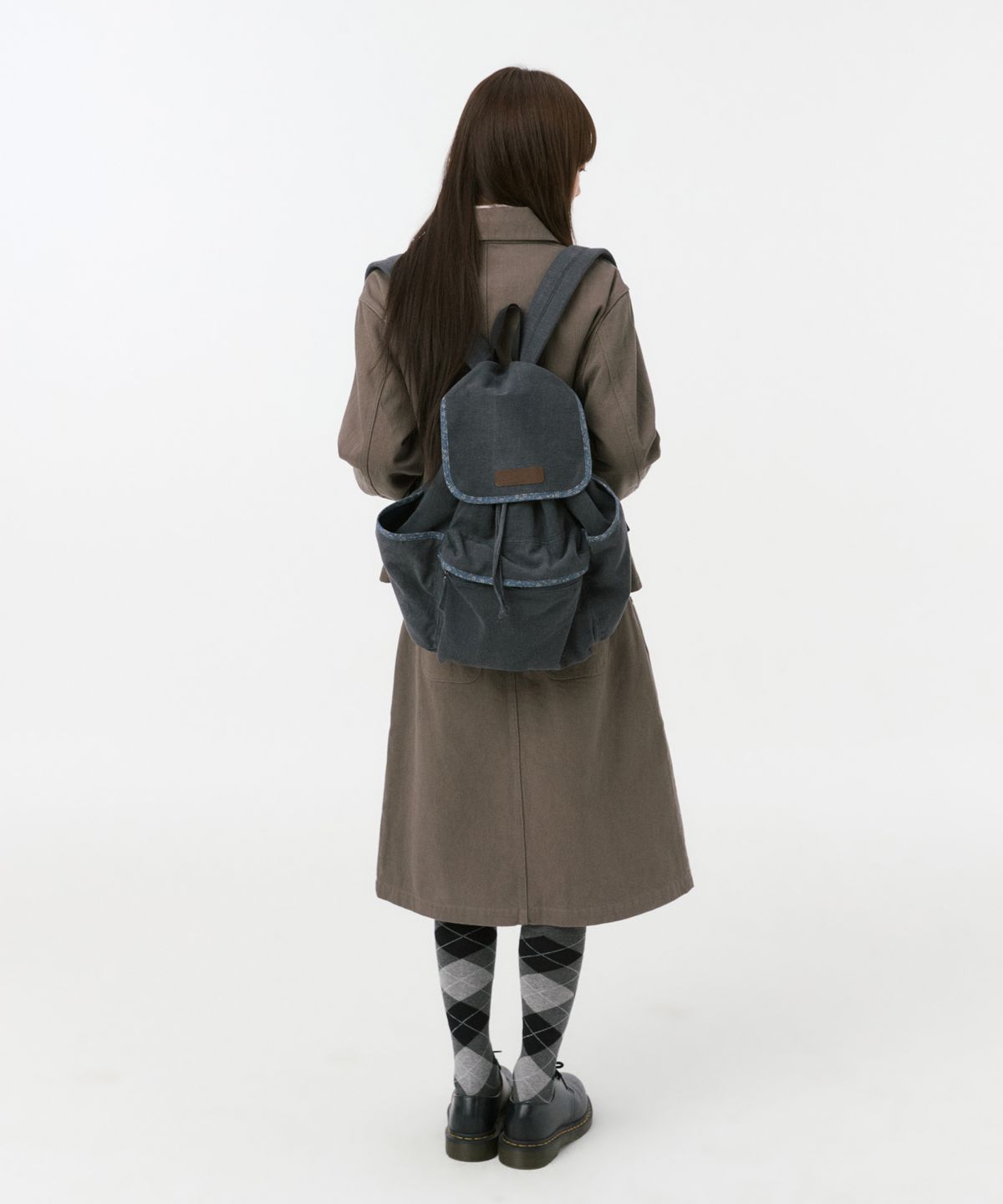 오헤시오(OHESHIO) CONTRAST BACKPACK, CHARCOAL FLORAL
