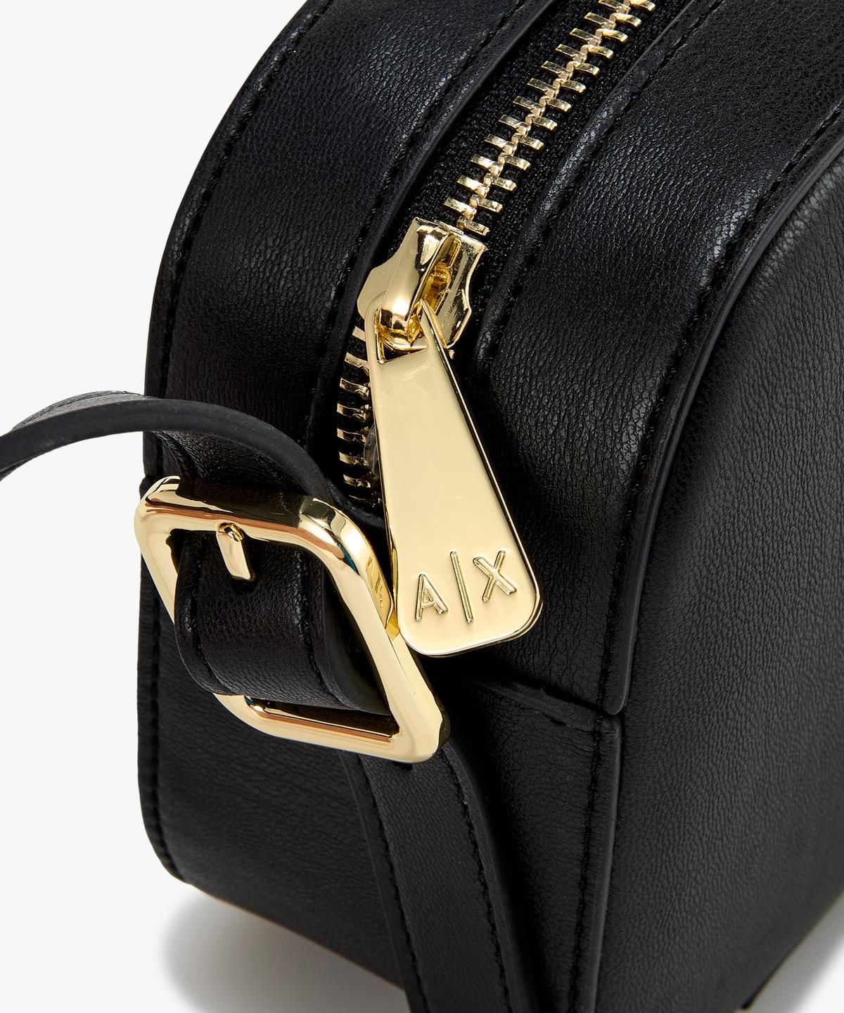 아르마니 익스체인지(ARMANI EXCHANGE) 여성 스티치 로고 카메라 백 _블랙_A425370508