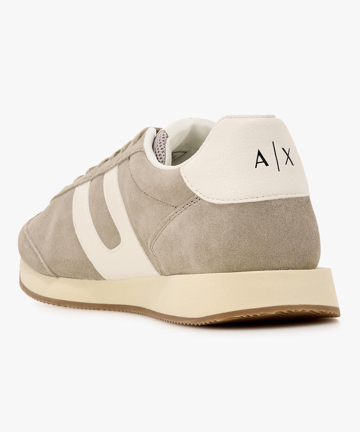 아르마니 익스체인지(ARMANI EXCHANGE) 남성 로고 패치 스웨이드 스니커즈 _웜 그레이_A416175005