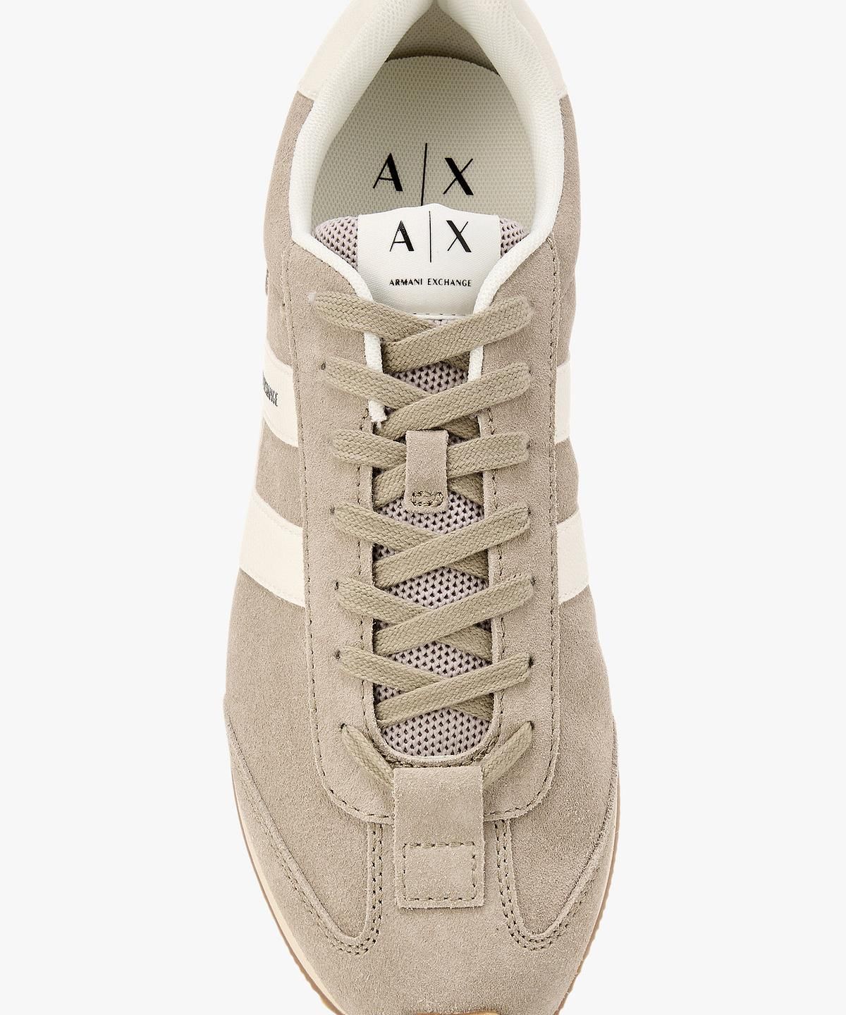 아르마니 익스체인지(ARMANI EXCHANGE) 남성 로고 패치 스웨이드 스니커즈 _웜 그레이_A416175005
