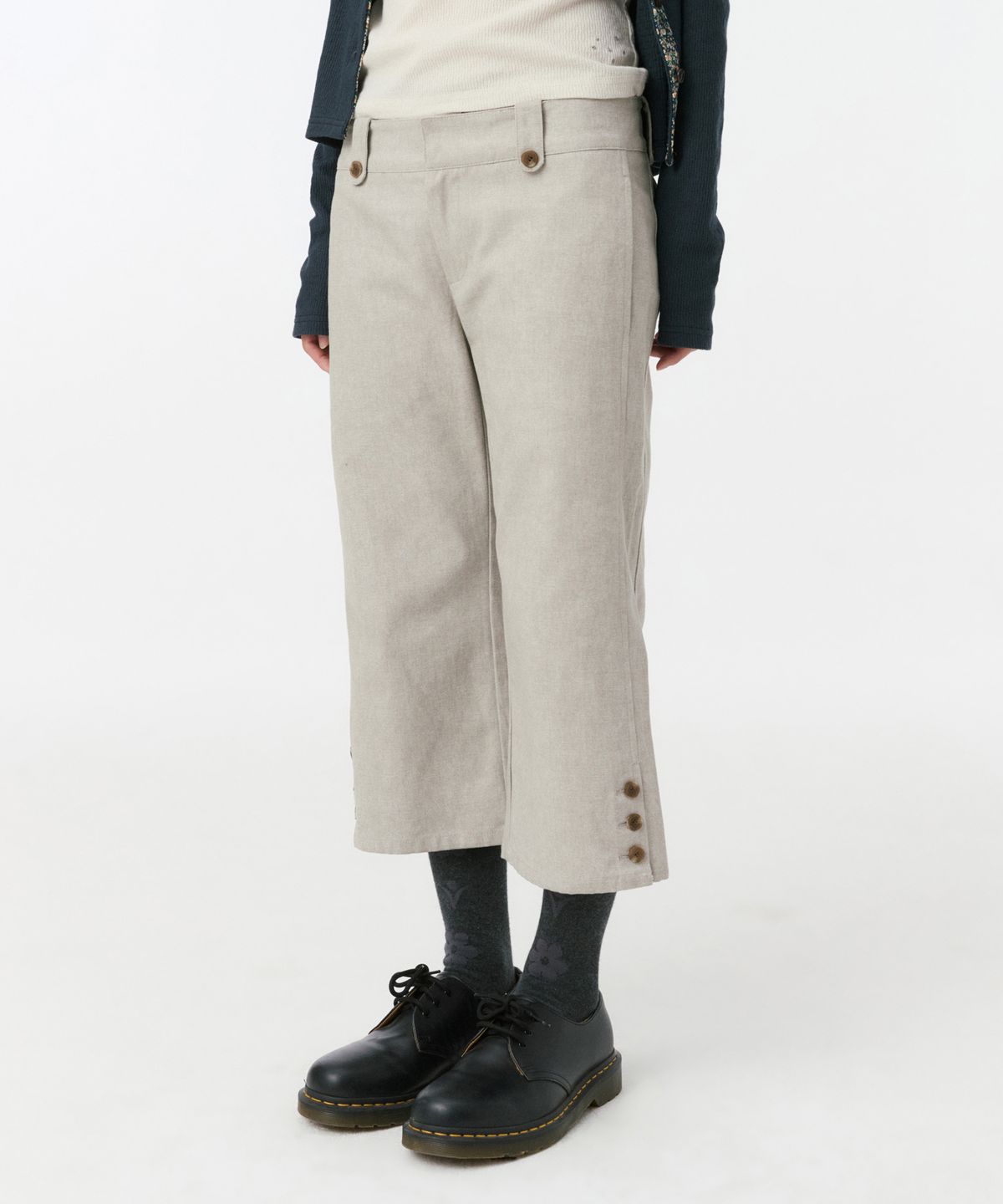 오헤시오(OHESHIO) VINTAGE DOT BUTTON CAPRI PANTS, BEIGE