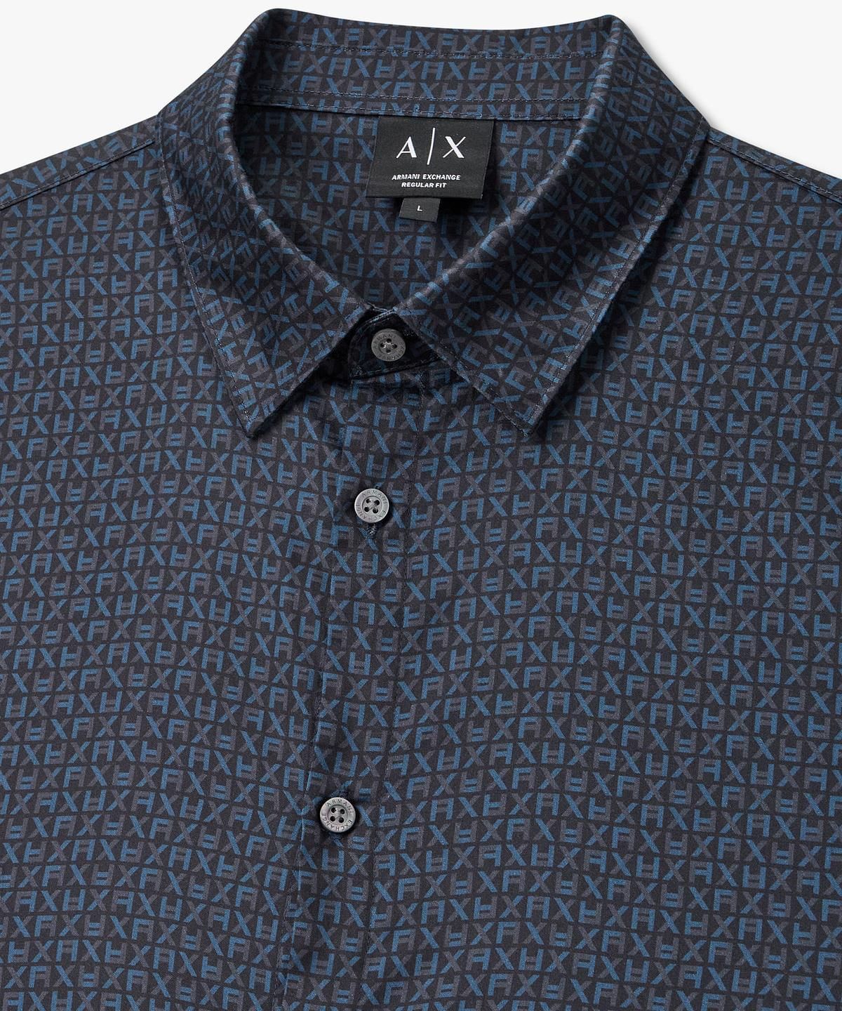 아르마니 익스체인지(ARMANI EXCHANGE) 남성 로고 패턴 레귤러 핏 셔츠 _블루_A416120001