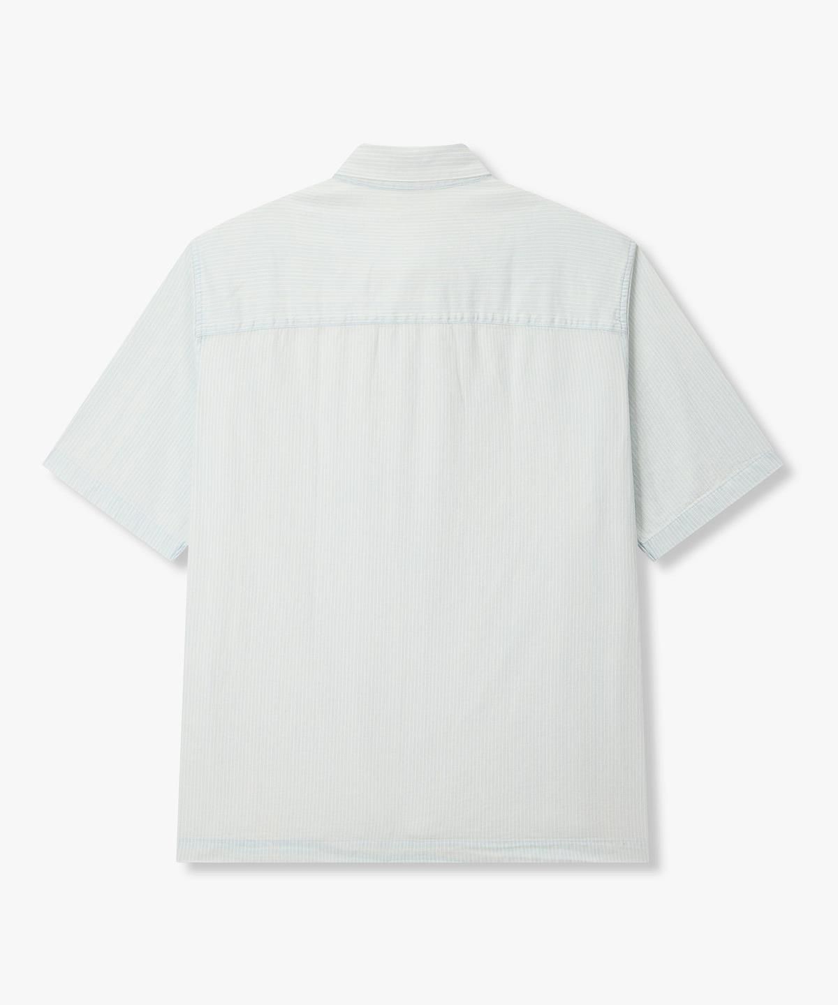 아르마니 익스체인지(ARMANI EXCHANGE) 남성 스트라이프 포켓 숏 슬리브 셔츠 _라이트 블루_A416120003