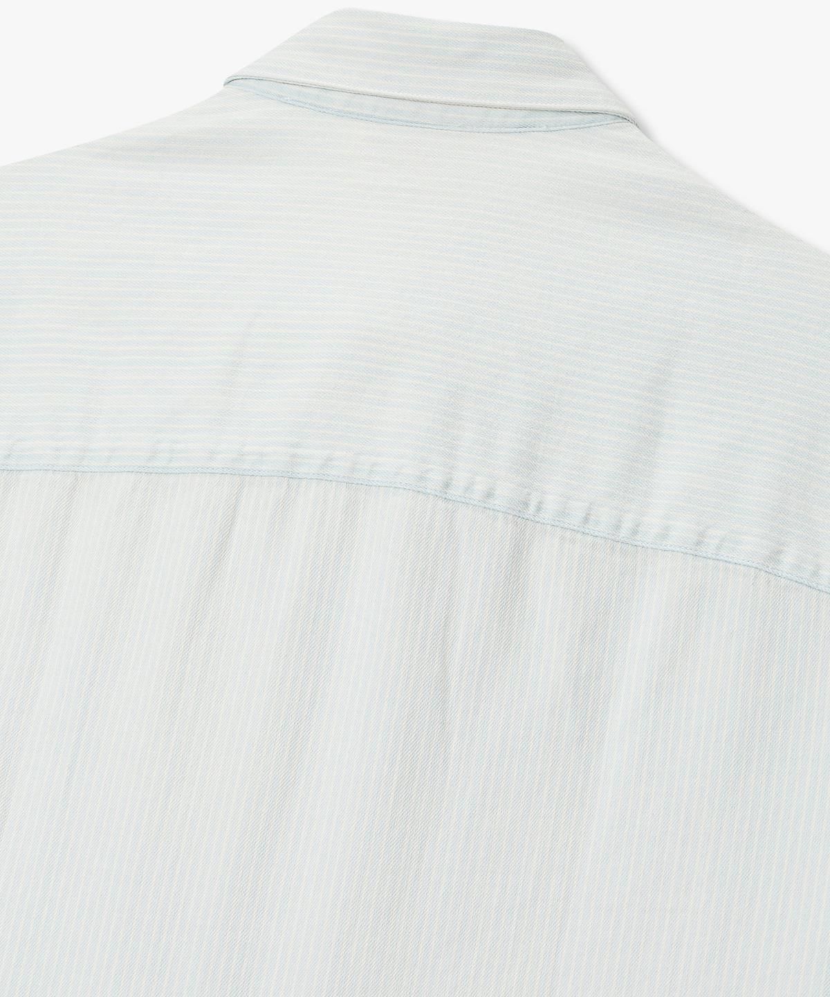 아르마니 익스체인지(ARMANI EXCHANGE) 남성 스트라이프 포켓 숏 슬리브 셔츠 _라이트 블루_A416120003