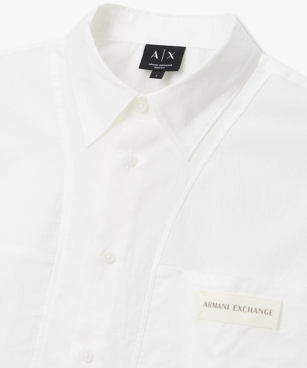 아르마니 익스체인지(ARMANI EXCHANGE) 남성 로고 라벨 패치 숏 슬리브 셔츠 _화이트_A416120005