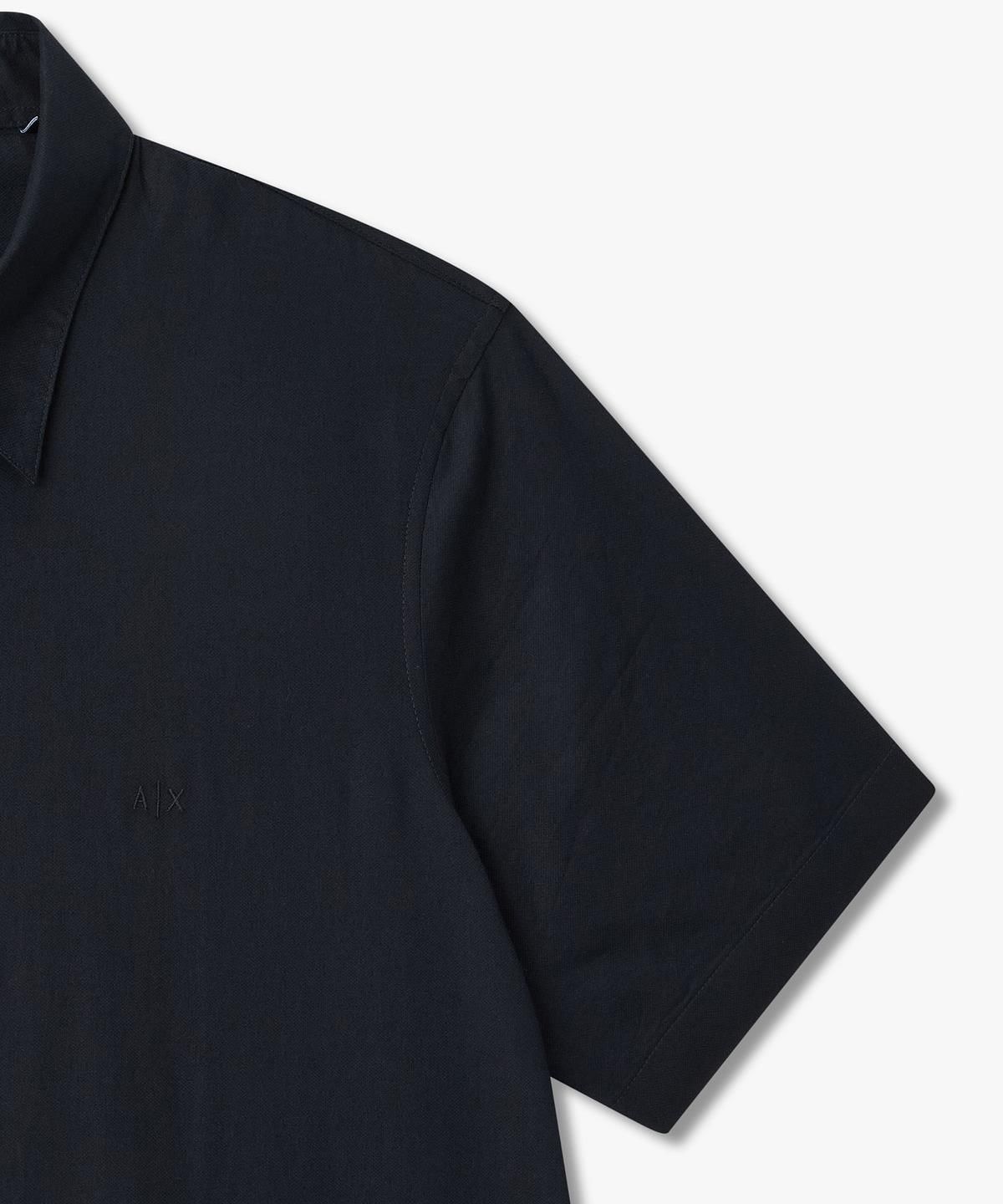아르마니 익스체인지(ARMANI EXCHANGE) 남성 린넨 블렌드 밴딩 헴 디테일 셔츠 _다크 네이비_A416120012