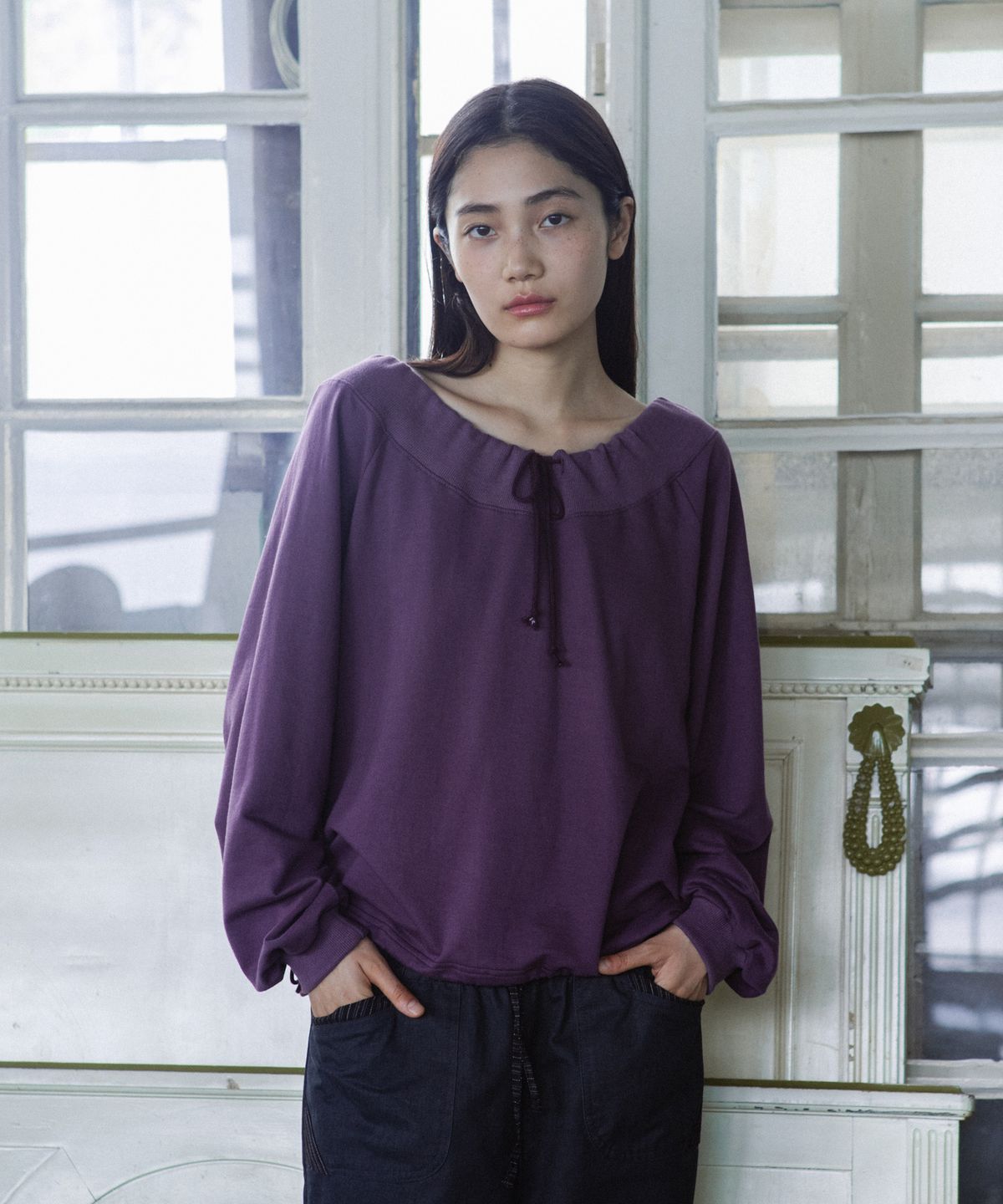 오헤시오(OHESHIO) STRING OFF SHOULDER SWEATSHIRT, BLACK
