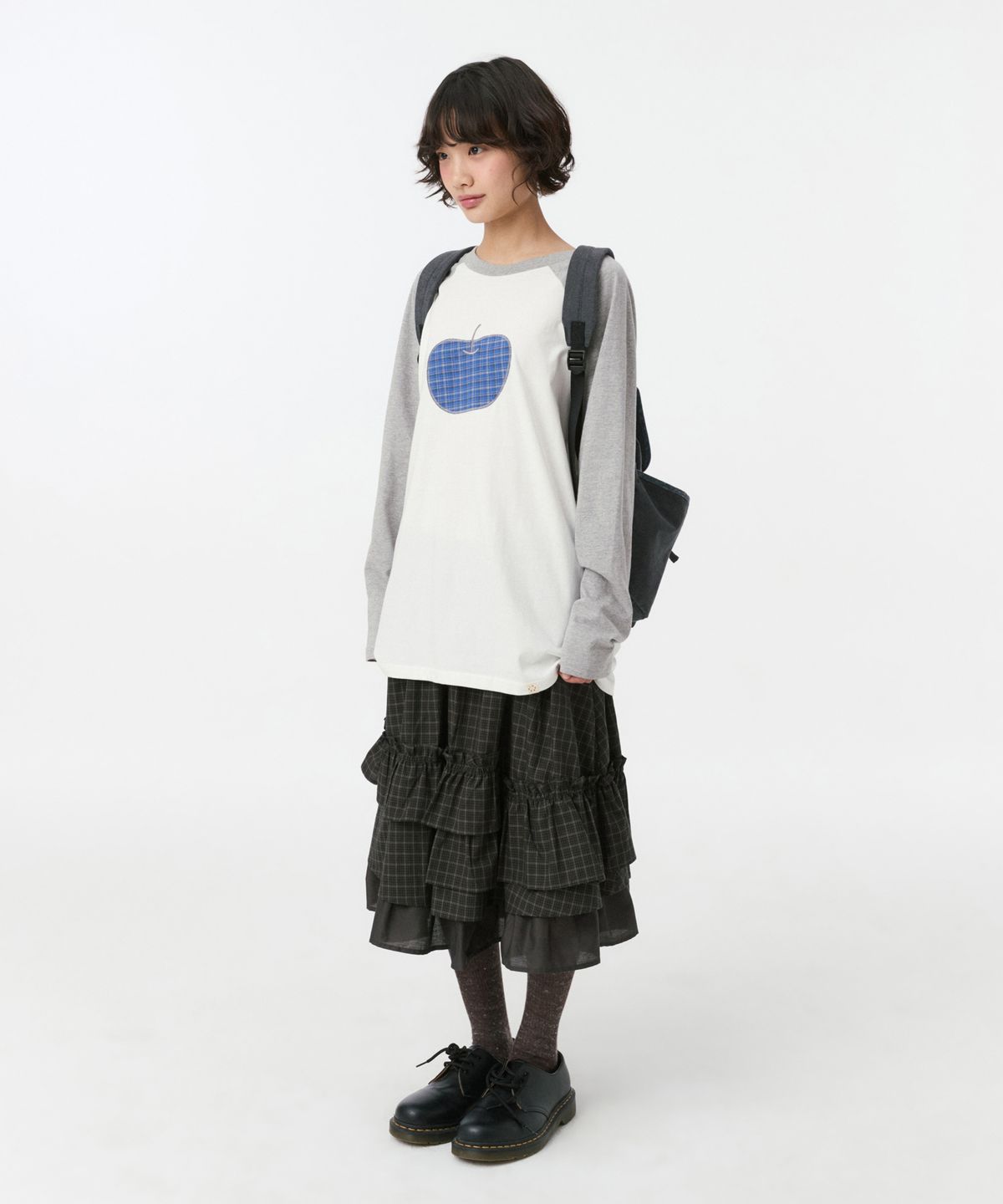 오헤시오(OHESHIO) APPLE RAGLAN OVER FIT LONG SLEEVE, WHITE